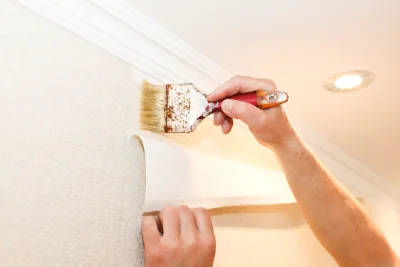 Pose de papier peint à Longuerue — revêtements muraux et toiles de verre